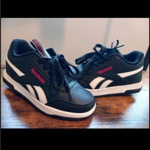 Heely’s Reebok in Black Kids Size 4